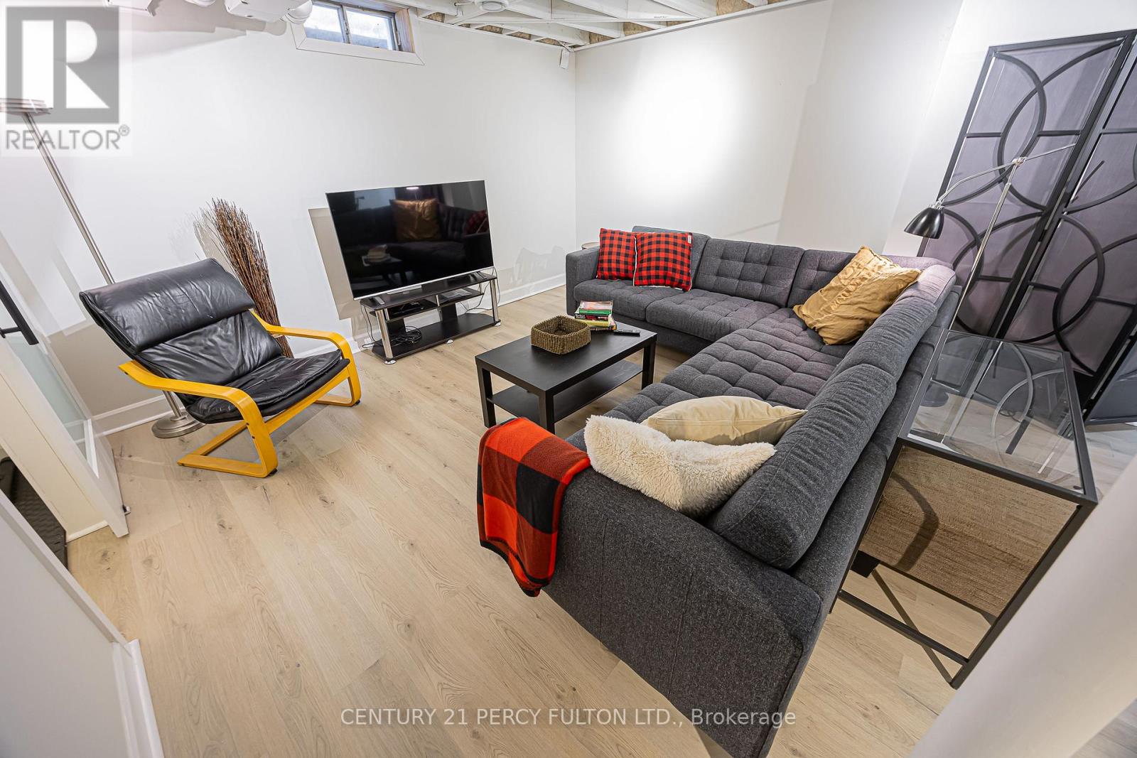 Detached at 84 LORAVIEW LANE, Aurora