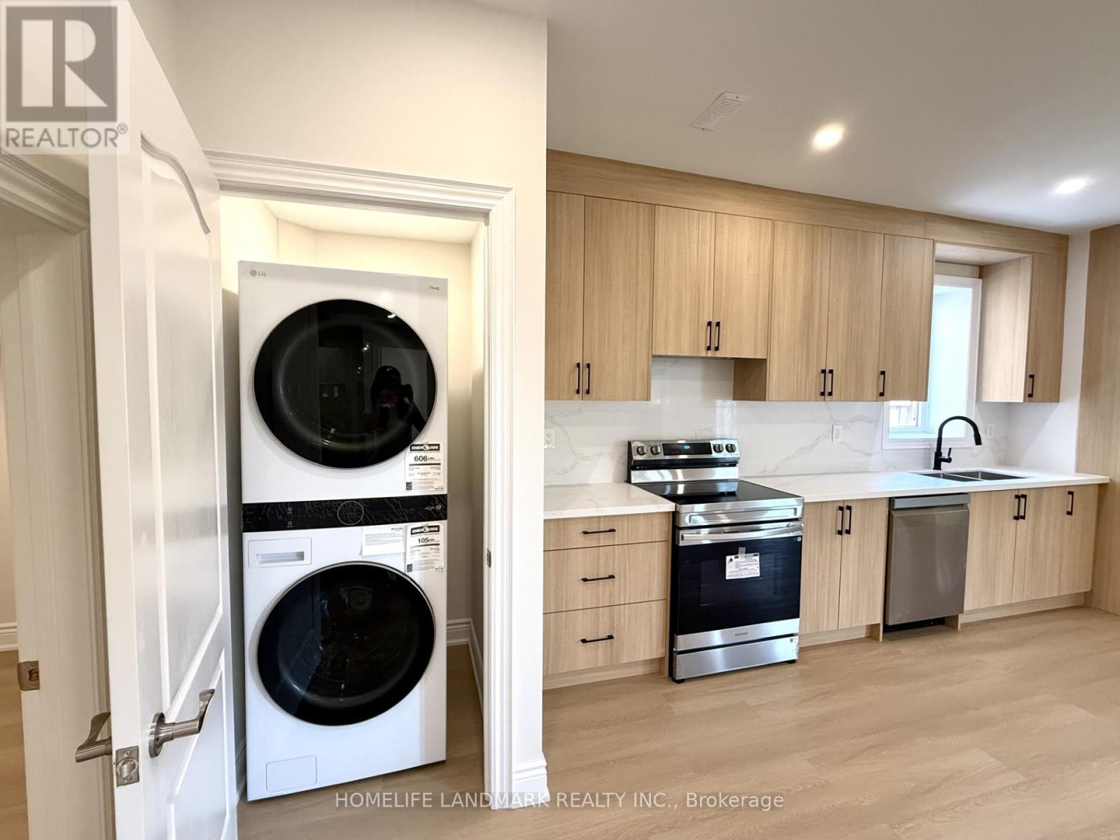 Detached at 104 MITCHELL PLACE, Newmarket (Glenway Estates)