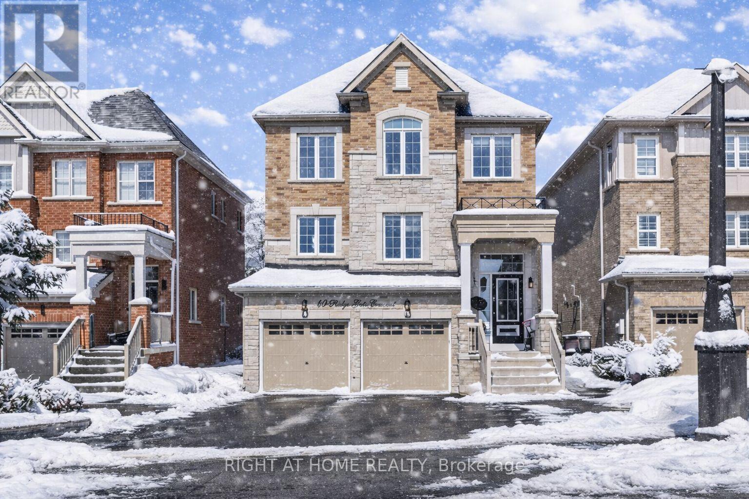 Detached at 40 RIDGE GATE CRESCENT, East Gwillimbury (Mt Albert)