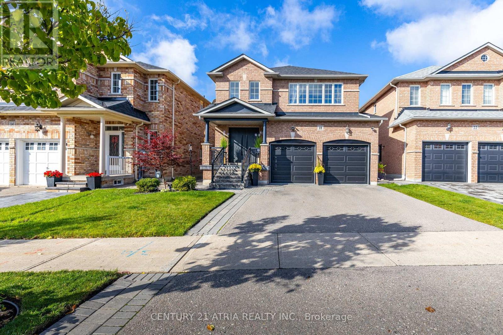 Detached at 18 ABBOTT AVENUE, Aurora