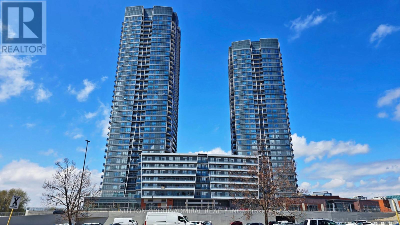 Apartment at B-325 - 50 UPPER MALL WAY, Vaughan (Brownridge)