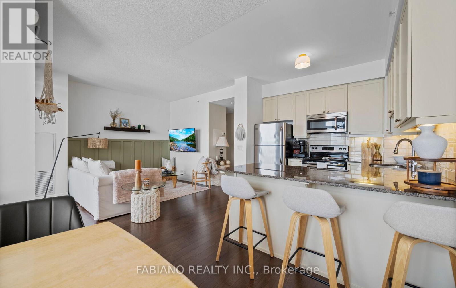 Apartment at 815 - 24 WOODSTREAM BOULEVARD, Vaughan (Vaughan Grove)