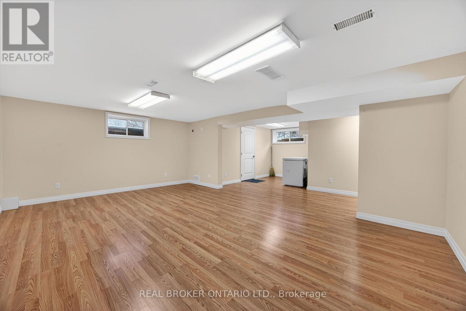 Detached at 6 FARR AVENUE, East Gwillimbury