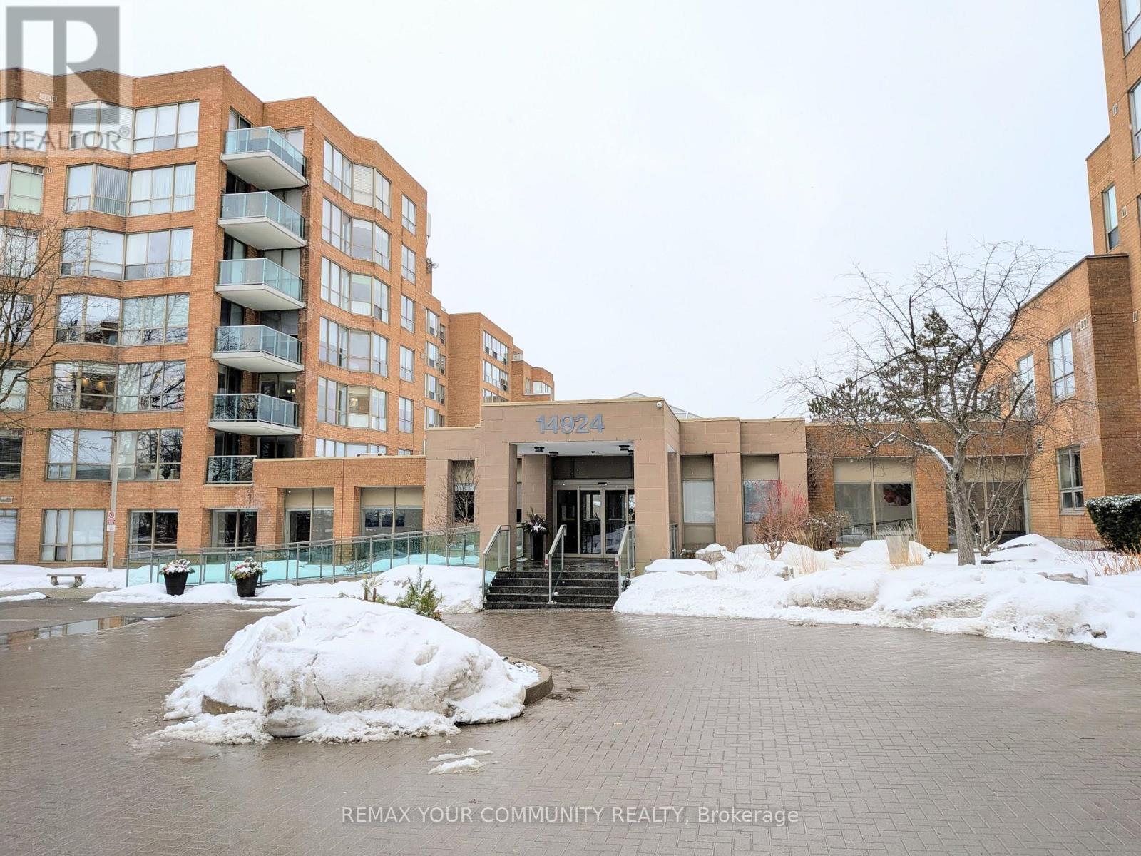 Apartment at 305 - 14924 YONGE STREET, Aurora (Aurora Highlands)