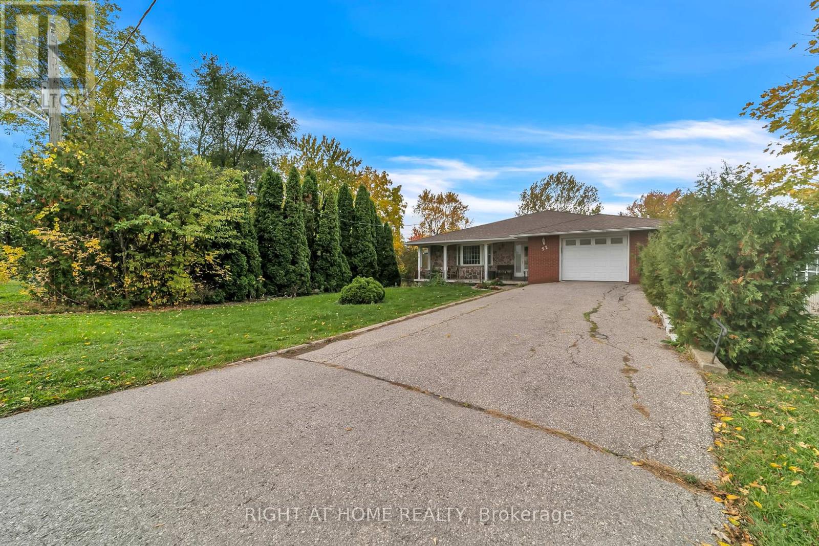 Detached at 22 HAMILTON DRIVE, Newmarket (Huron Heights-Leslie Valley)