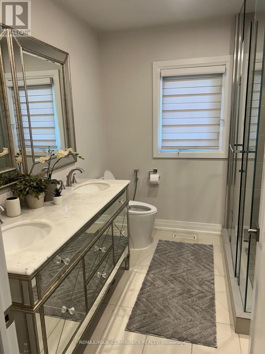 Detached at 18 THEOBALDS CIRCLE, Richmond Hill