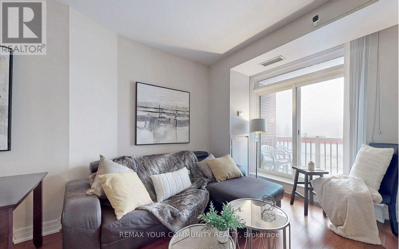 Apartment at 205 - 15450 YONGE STREET, Aurora