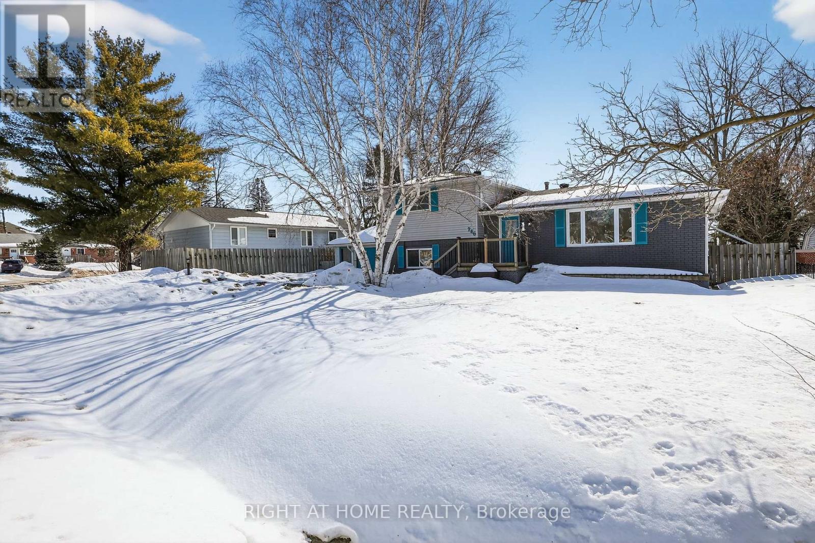 Detached at 246 CALFORD STREET, Essa