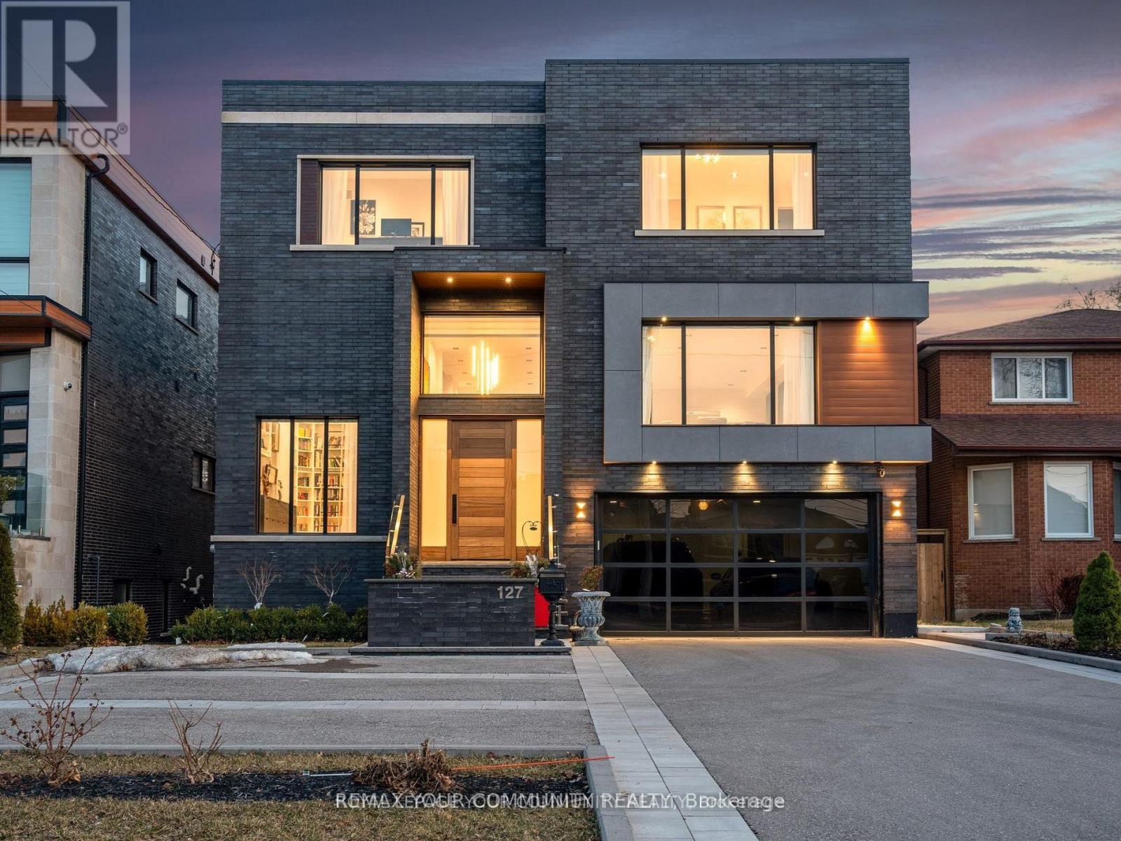 Detached at 127 ELGIN MILLS ROAD W, Richmond Hill (Mill Pond)