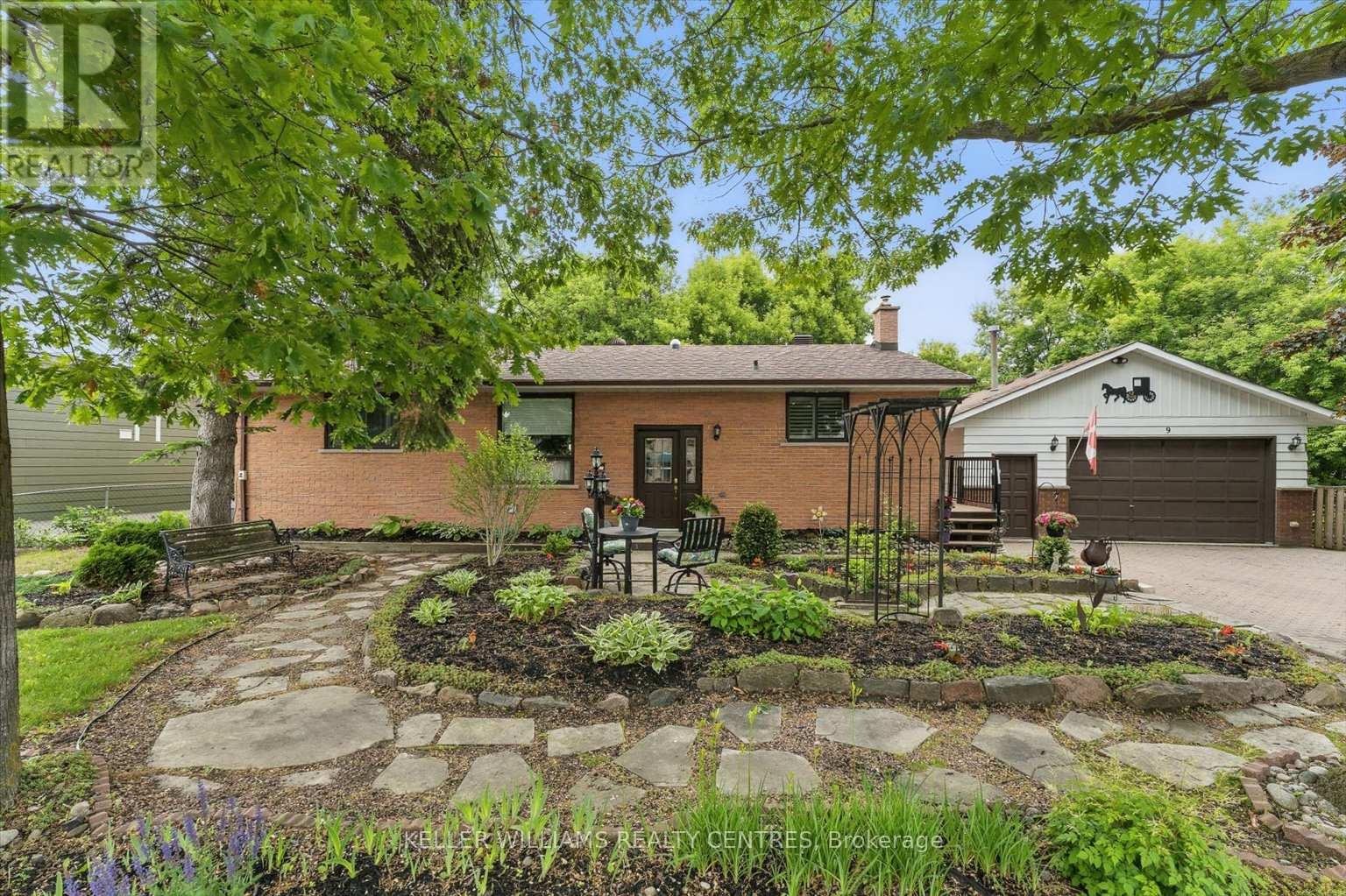 Detached at 9 THOMPSON DRIVE, East Gwillimbury (Holland Landing)