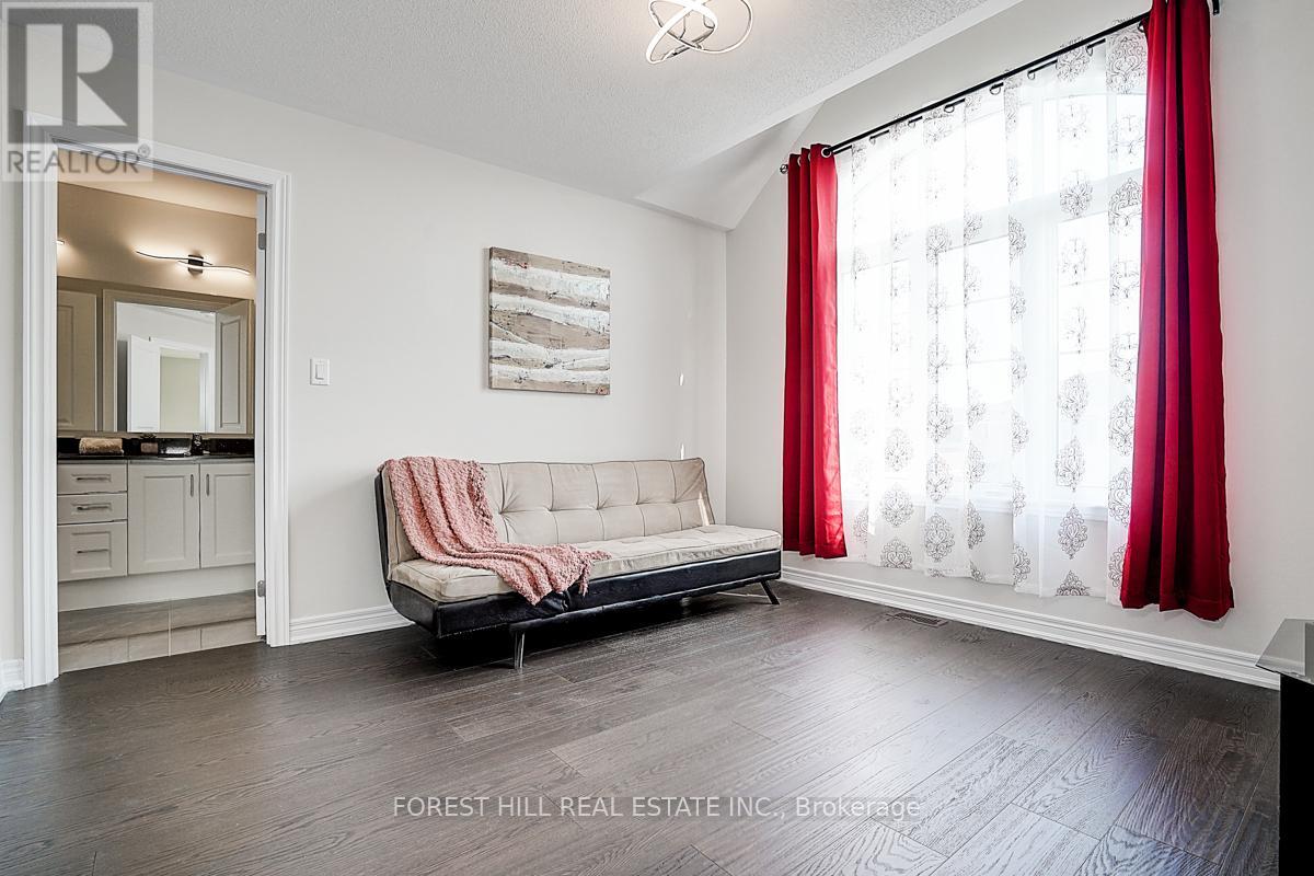 Detached at 21 DOROTHY CAINE CRESCENT, Georgina