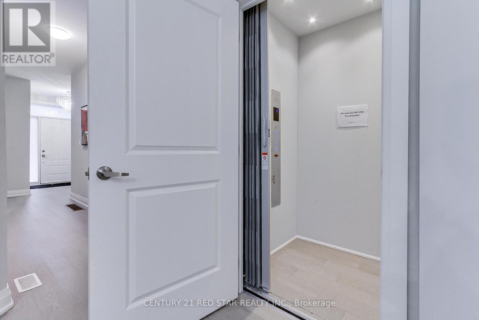 Townhouse at 23 - 260 EAGLE STREET, Newmarket