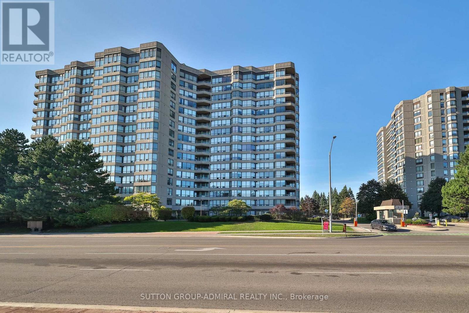 Apartment at 1010 - 7420 BATHURST STREET, Vaughan (Brownridge)
