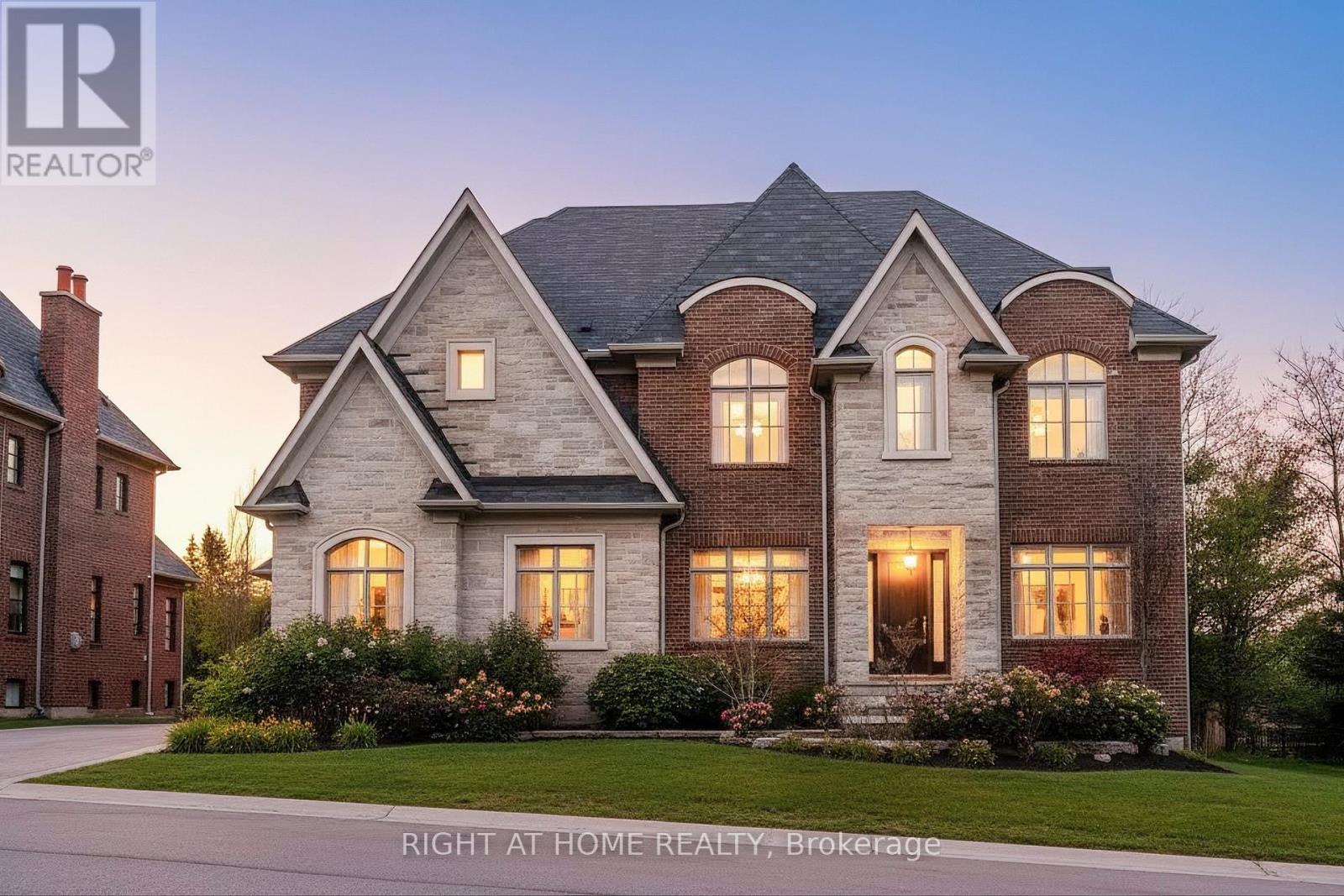 Detached at 15 DAVINA CIRCLE, Aurora (Aurora Estates)