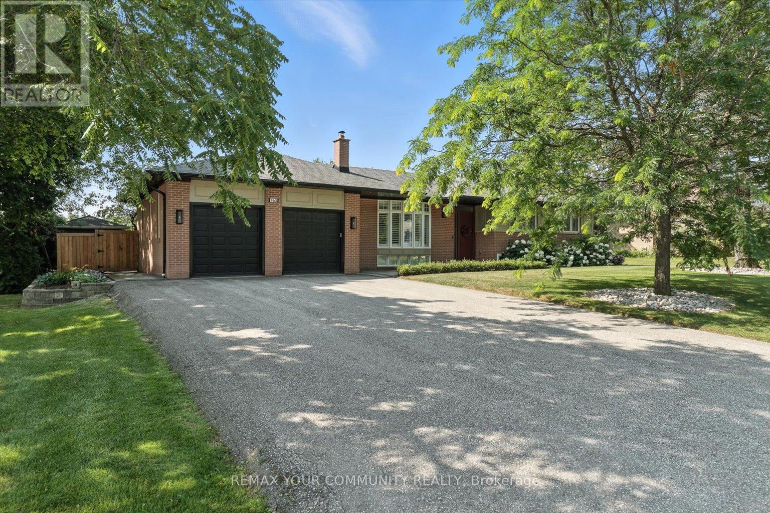 Detached at 165 CLEARVIEW HEIGHTS, King (King City)