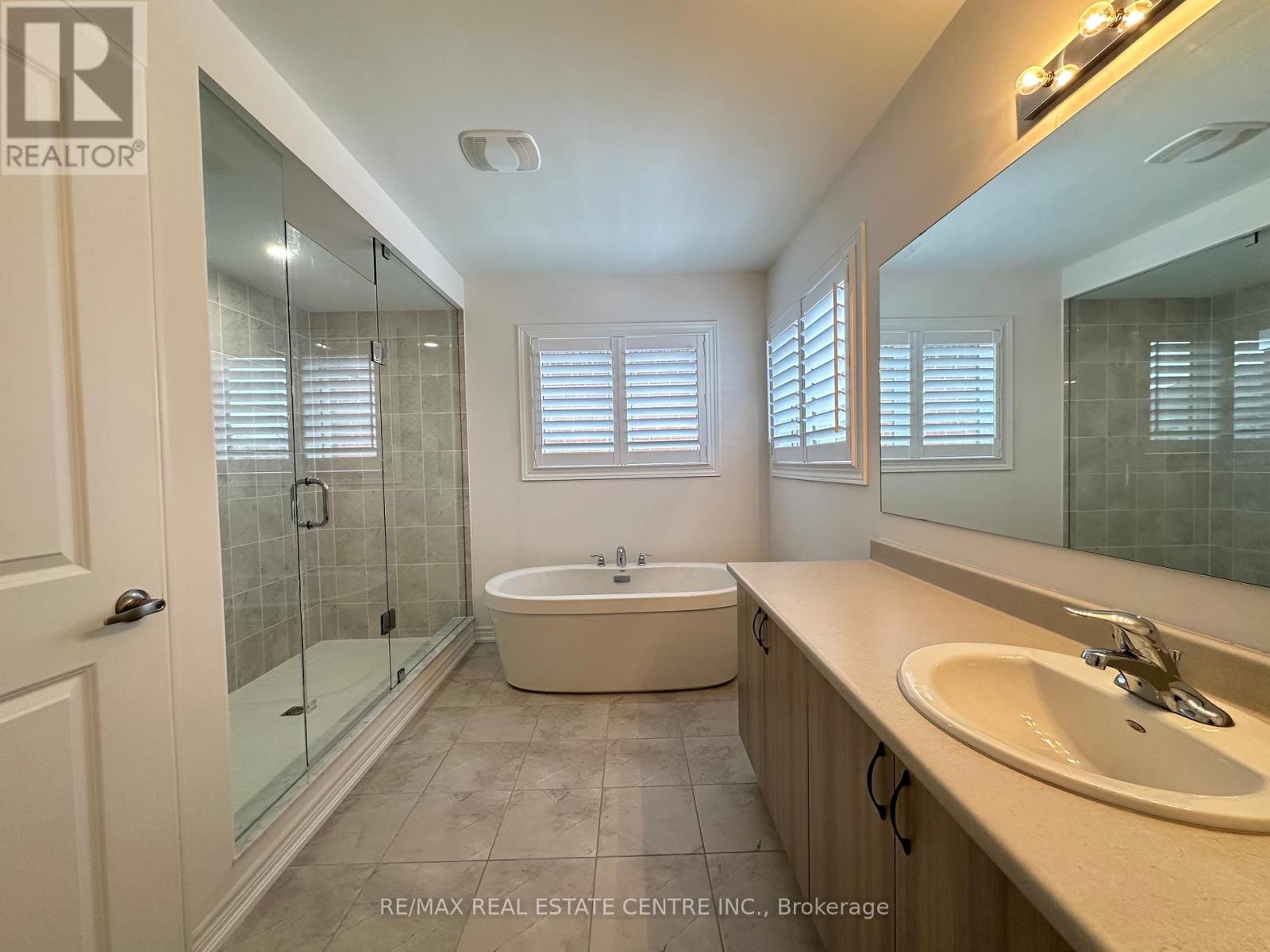 Detached at 70 WAKEFIELD BOULEVARD, Essa