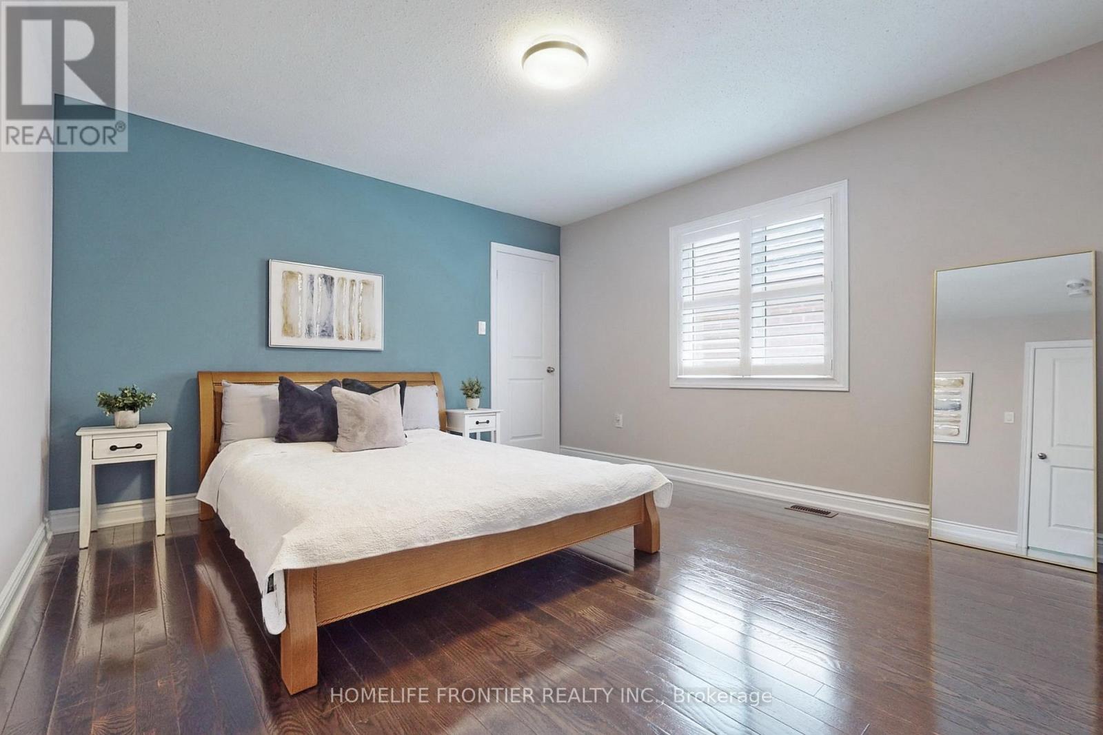 Detached at 24 MANOR GLEN CRESCENT, East Gwillimbury