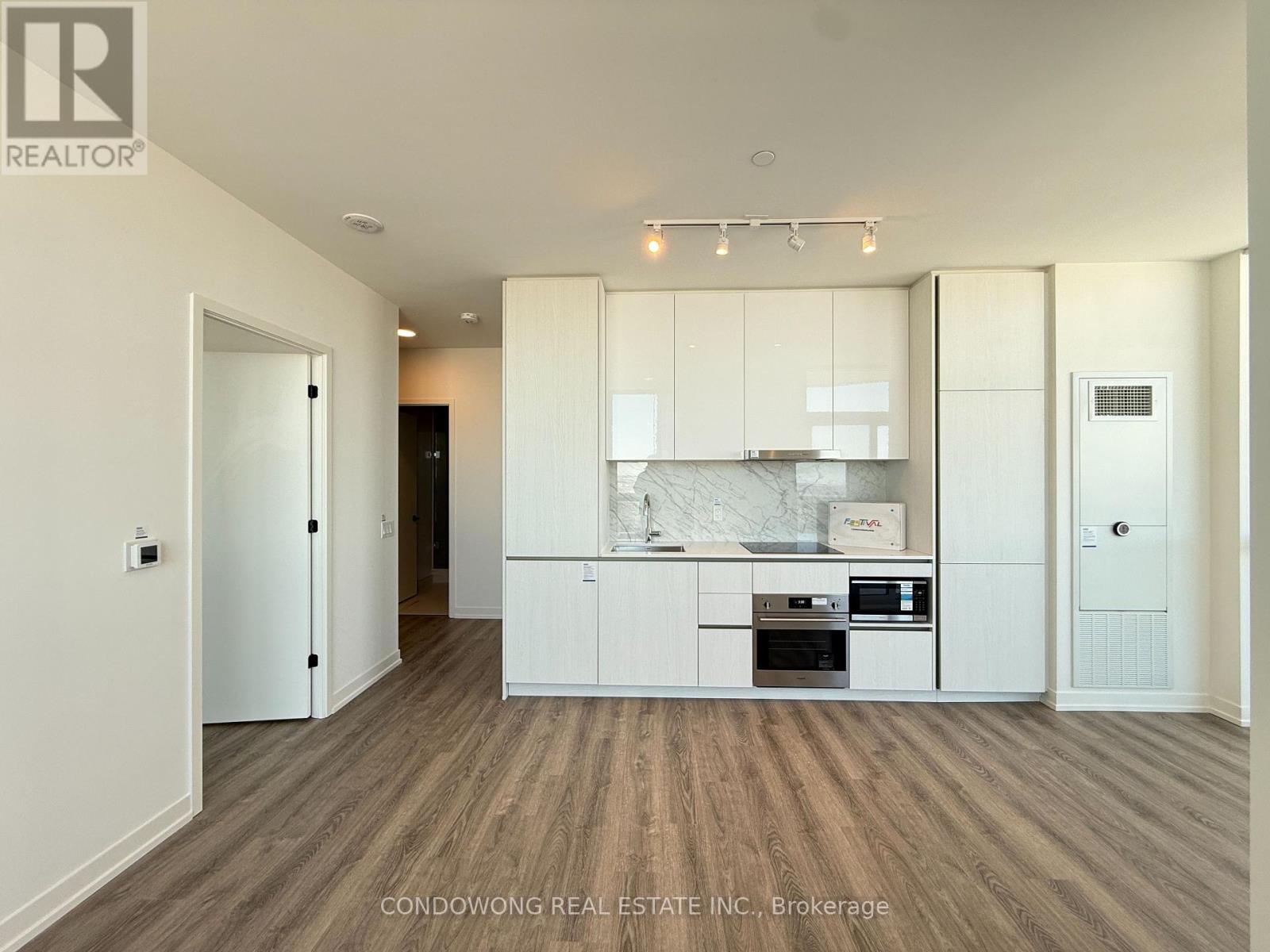 Apartment at 6002 - 8 INTERCHANGE WAY, Vaughan (Vaughan Corporate Centre)