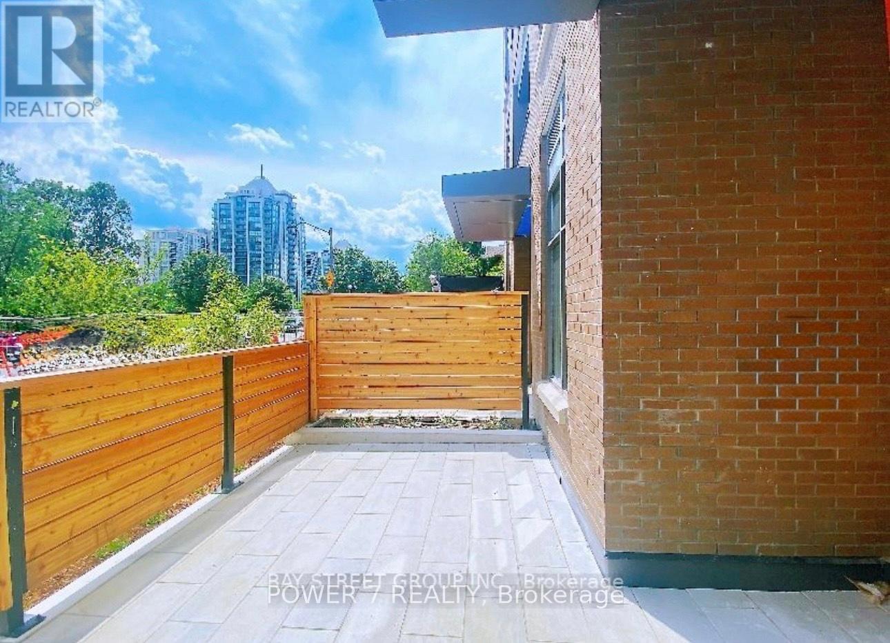 Apartment at D112 - 8 BEVERLEY GLEN BOULEVARD N, Vaughan (Beverley Glen)