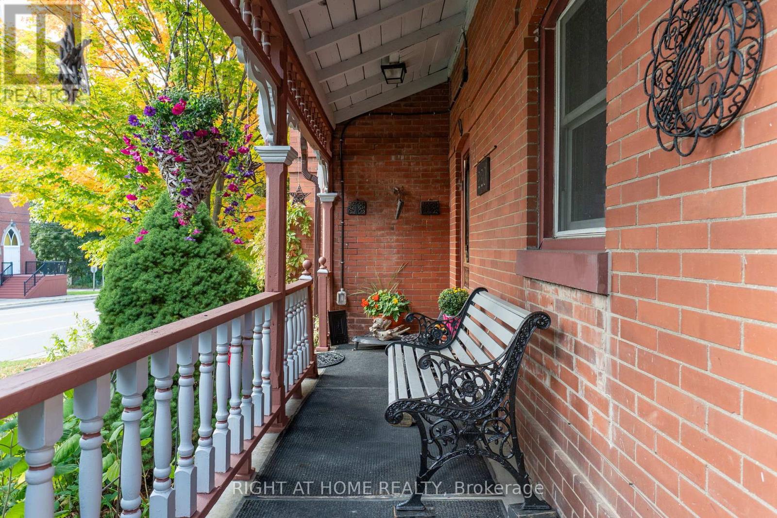 Detached at 220 BARRIE STREET, Essa