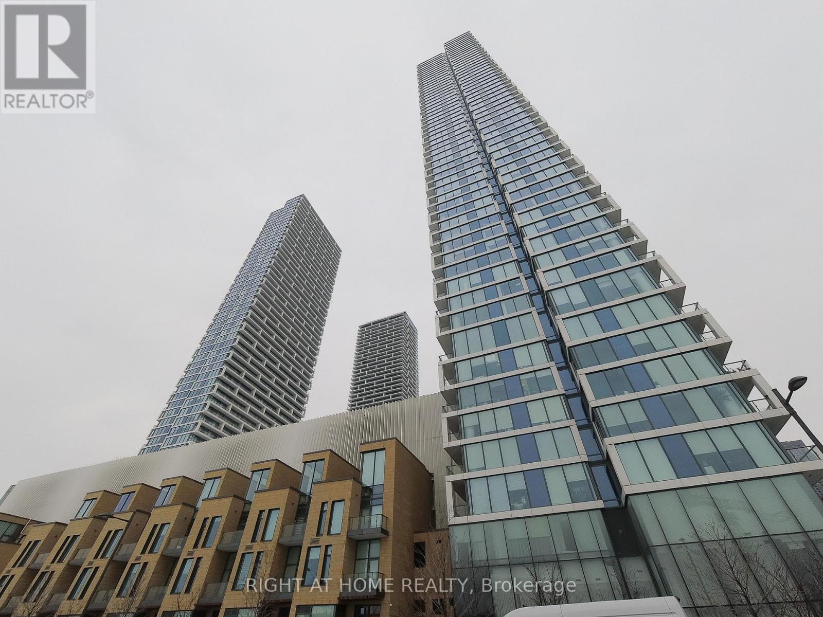 Apartment at 4701 - 5 BUTTERMILL AVENUE, Vaughan (Vaughan Corporate Centre)