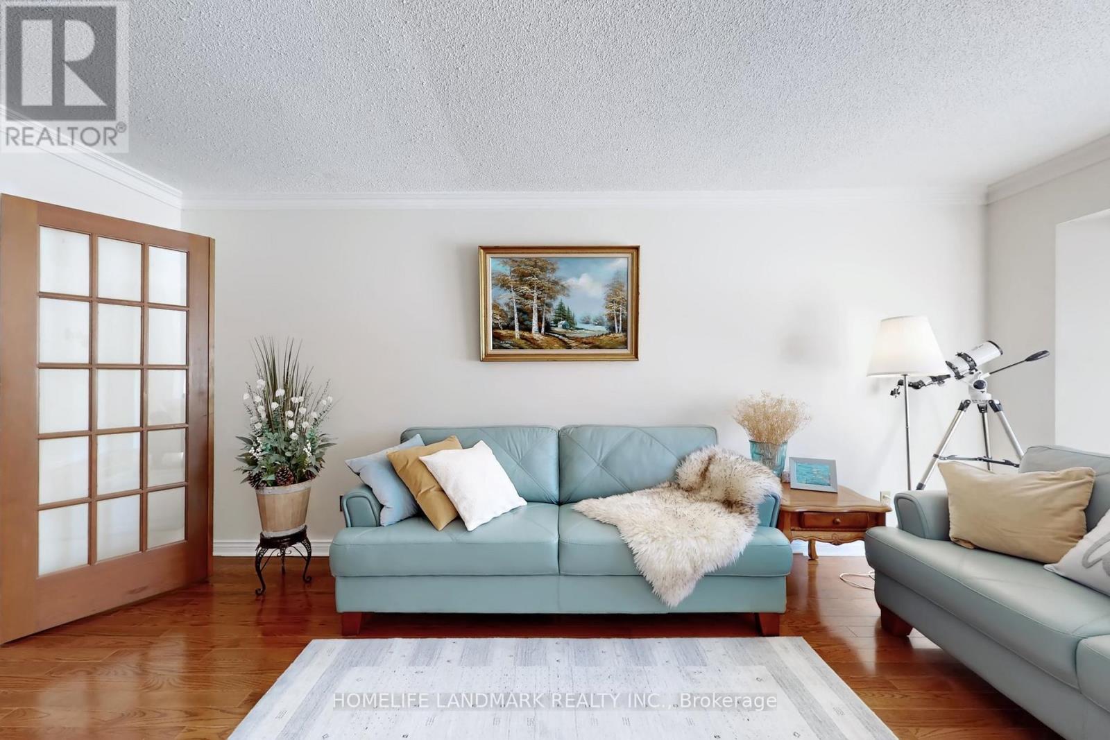 Detached at 16 WILLIS DRIVE, Aurora
