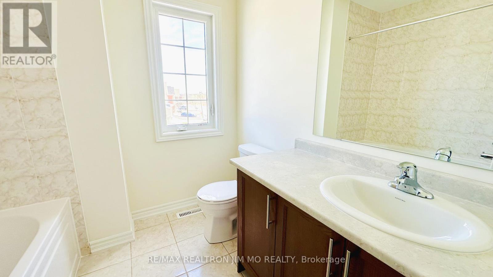 Detached at 104 CLIFF THOMPSON COURT, Georgina