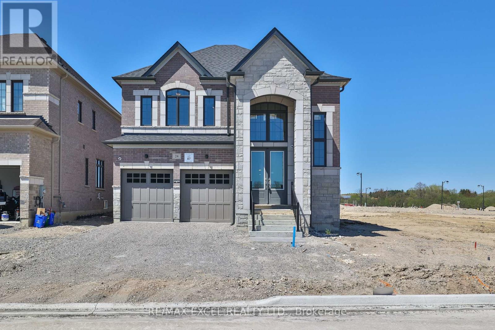 Detached at 24 SUNNY ACRE CRESCENT, King (King City)