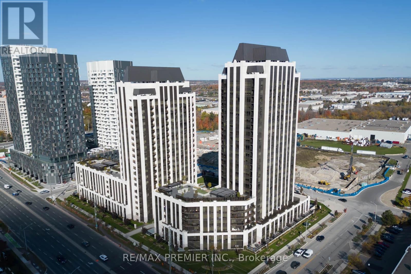 Apartment at 909 - 9085 JANE STREET, Vaughan (Concord)