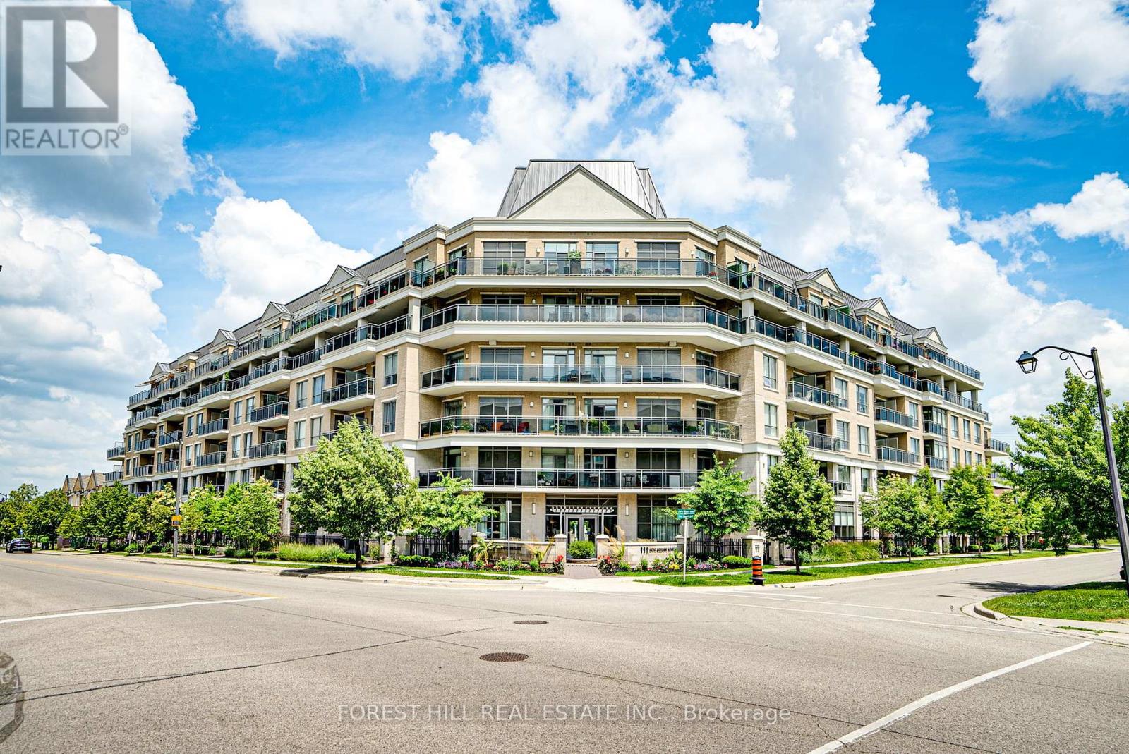 Apartment at 609 - 111 CIVIC SQUARE GATE, Aurora (Bayview Wellington)