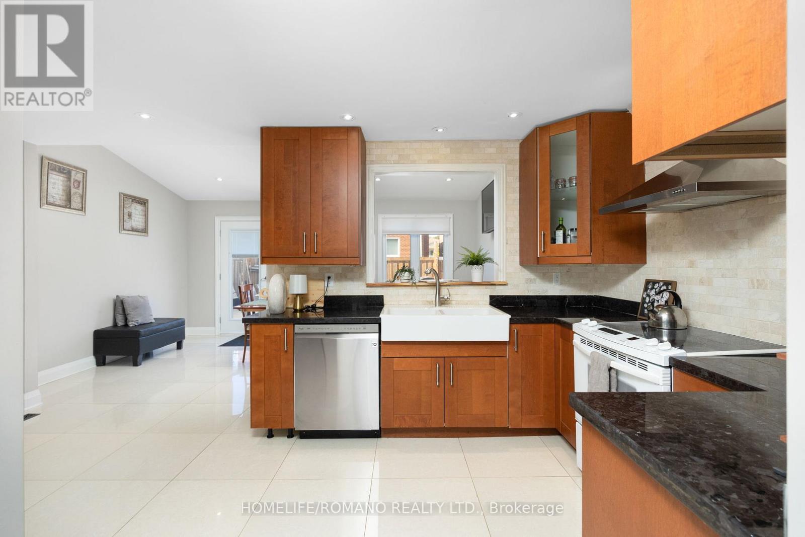 Semi-Detached/Link at 36 BROUGHAM DRIVE, Vaughan