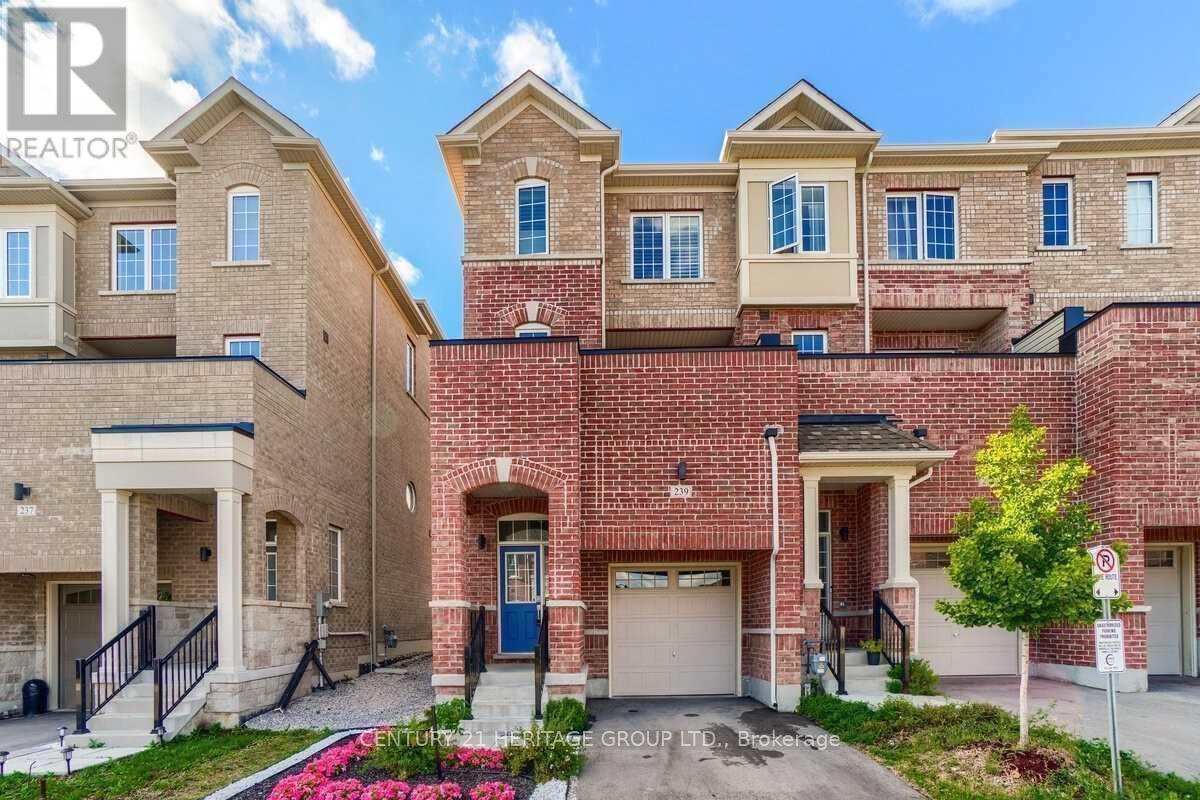 Townhouse at 239 HARDING PARK, Newmarket (Glenway Estates)