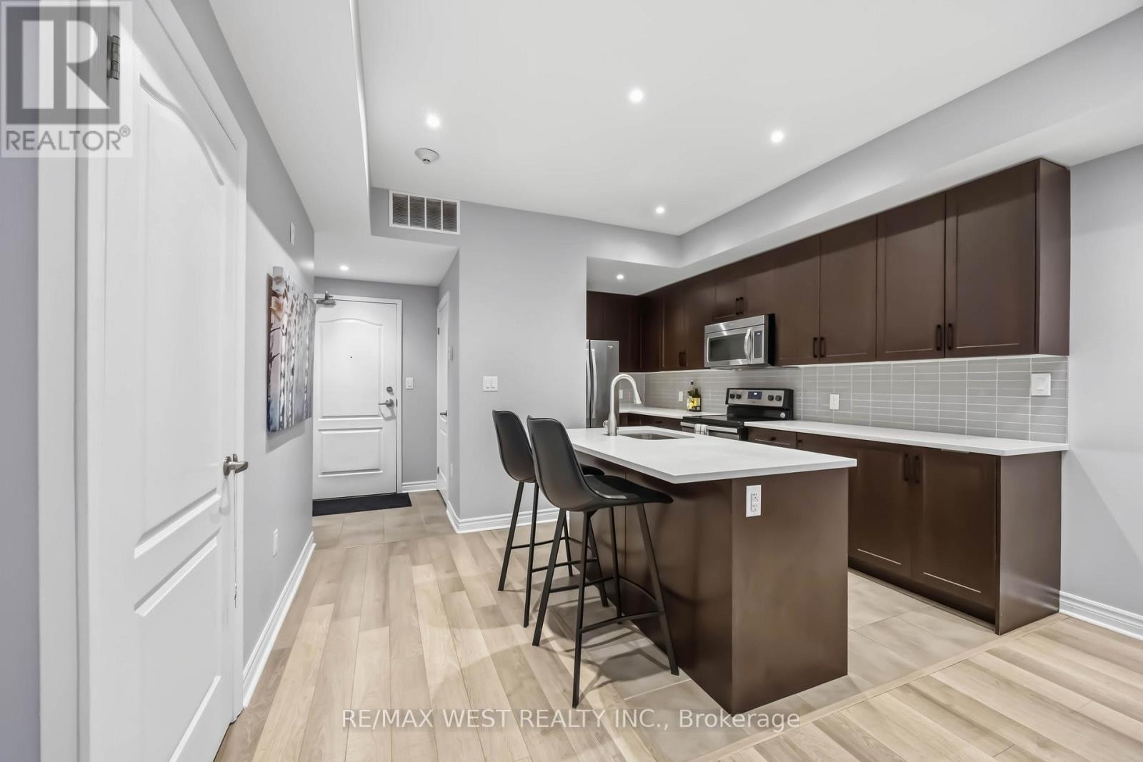 Apartment at 32 - 3905 MAJOR MACKENZIE DRIVE, Vaughan