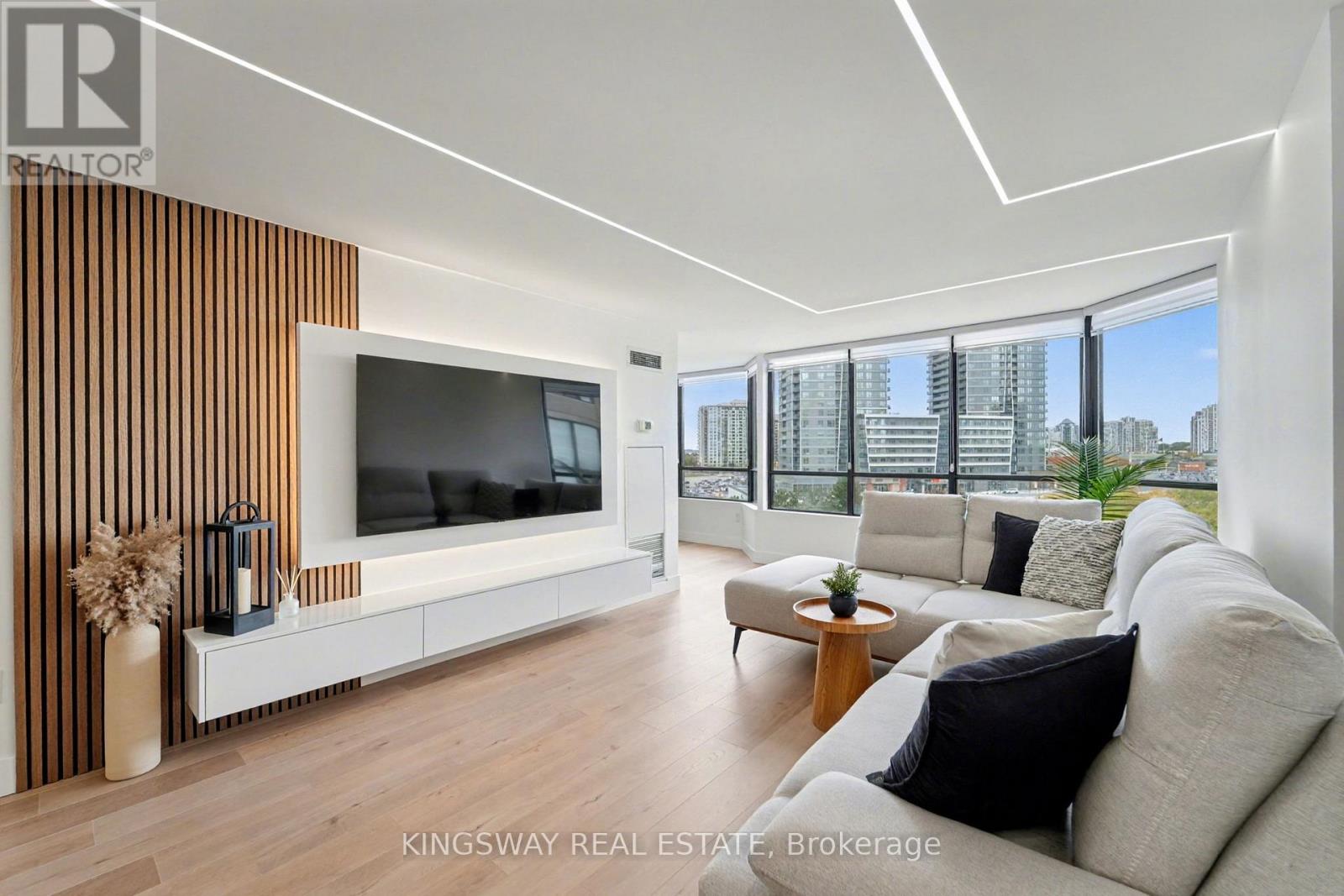 Apartment at 712 - 7420 BATHURST STREET, Vaughan (Brownridge)