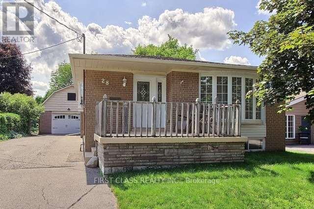 Detached at UPPER - 28 COLLINS CRESCENT, Aurora (Aurora Heights)