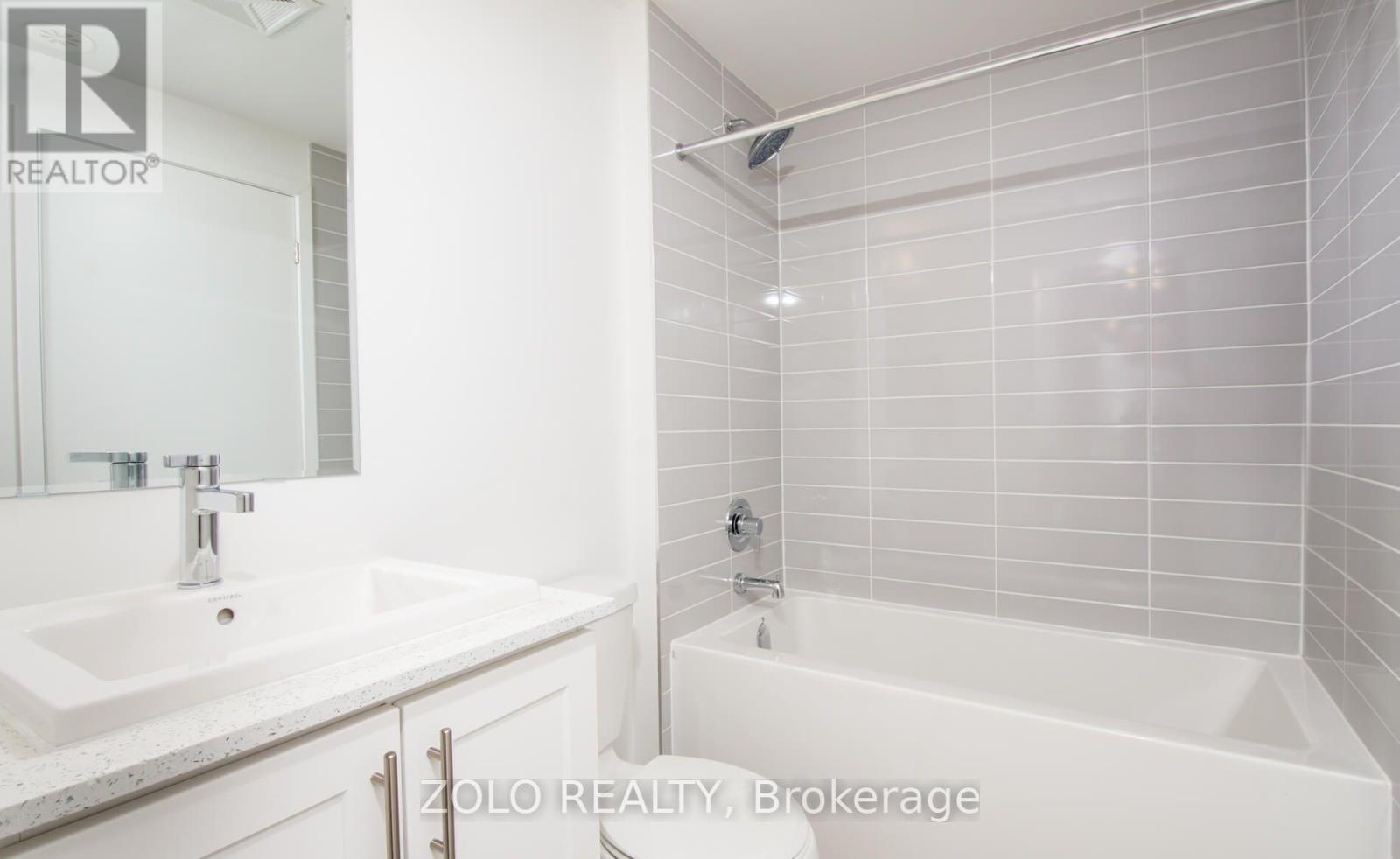 Townhouse at 2 - 17 LYTHAM GREEN CIRCLE CIRCLE, Newmarket