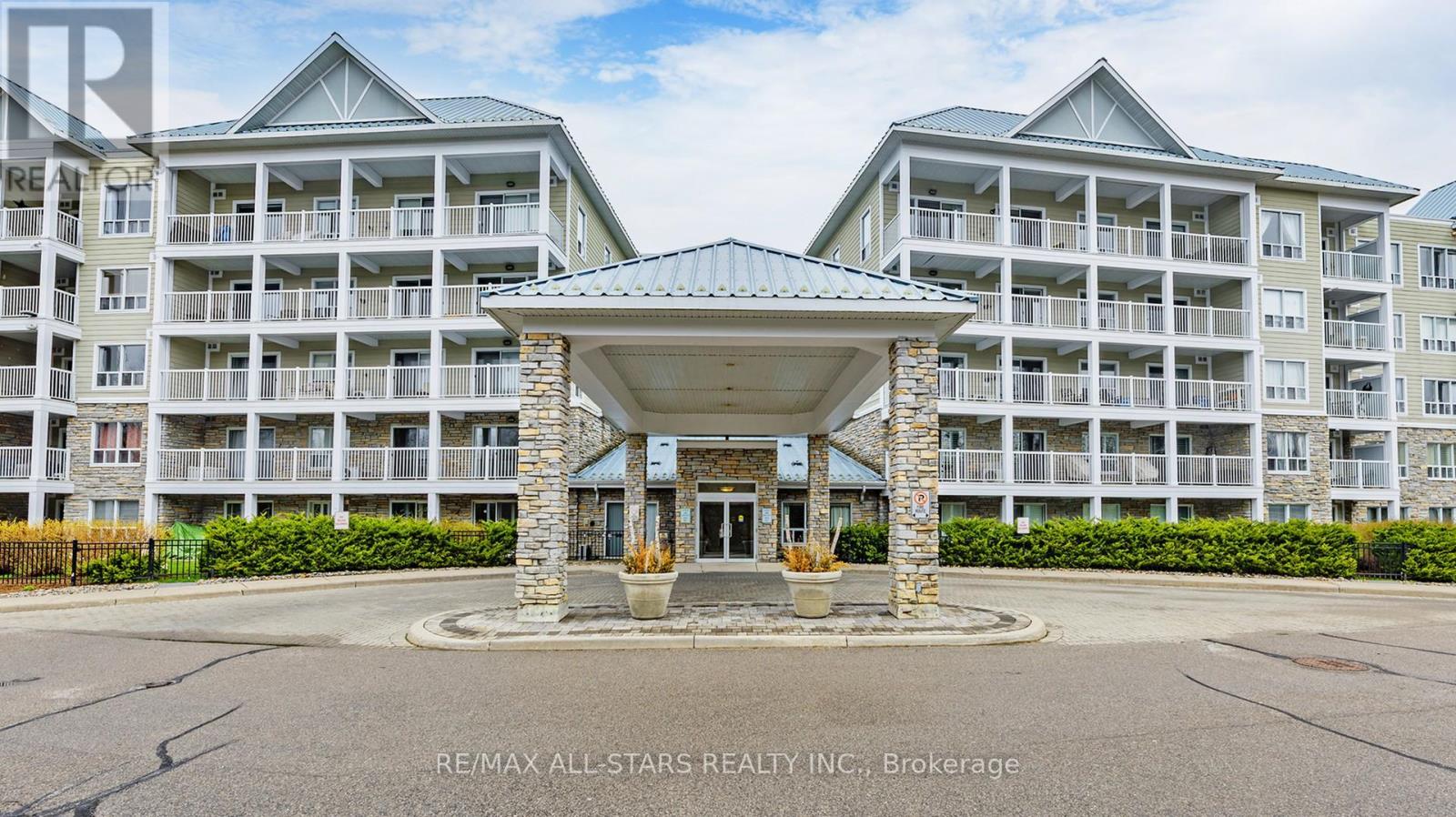 Apartment at 327 - 900 BOGART MILL TRAIL, Newmarket (Gorham-College Manor)