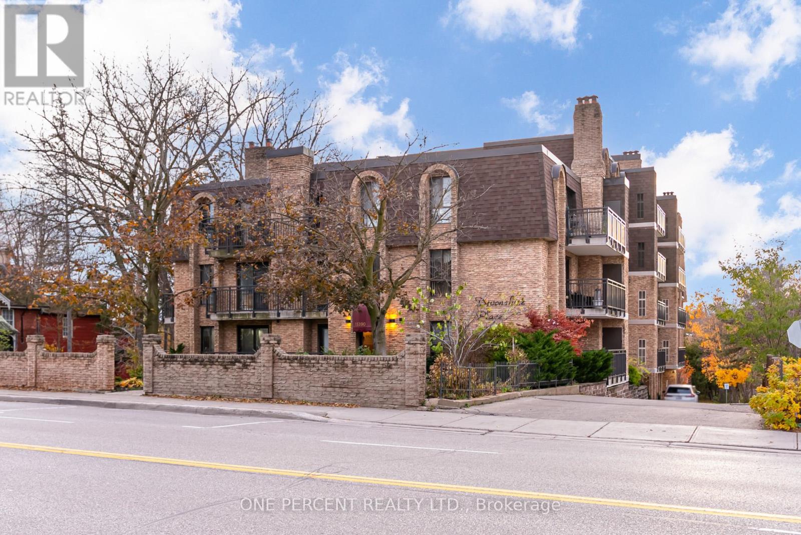 Apartment at 406 - 15390 YONGE STREET, Aurora (Aurora Heights)