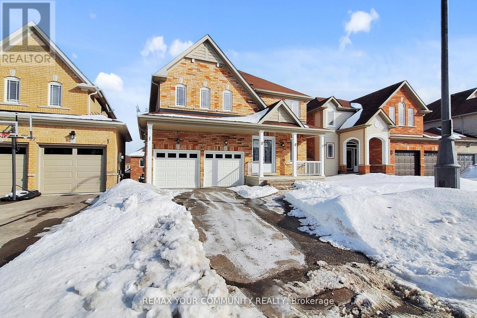 Detached at UPPER LEVEL & MAIN LEVEL - 25 BACHE AVENUE, Georgina (Keswick South)