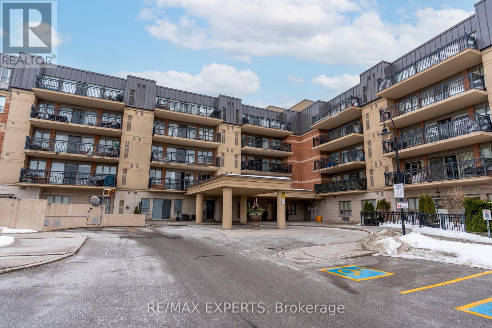 Apartment at 212 - 8026 KIPLING AVENUE, Vaughan (West Woodbridge)