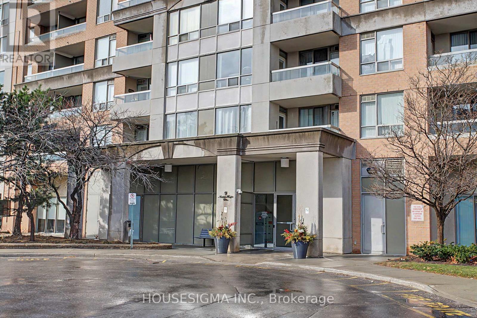 Apartment at 711 - 9 NORTHERN HEIGHTS DRIVE, Richmond Hill (Langstaff)