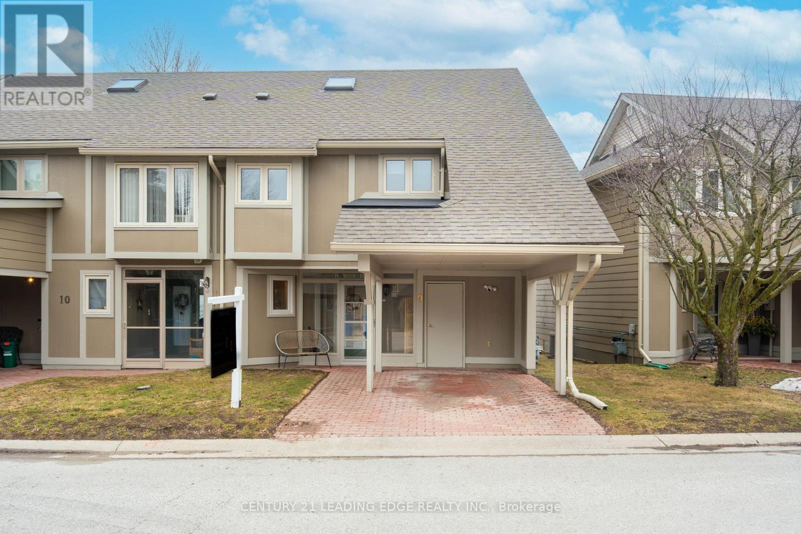 Townhouse at 9 - 9 DAVY POINT CIRCLE, Georgina (Historic Lakeshore Communities)