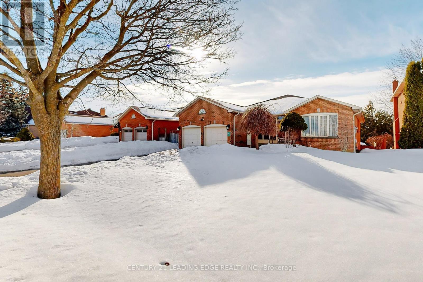 Detached at 9 COATES CRESCENT, Richmond Hill (Oak Ridges Lake Wilcox)