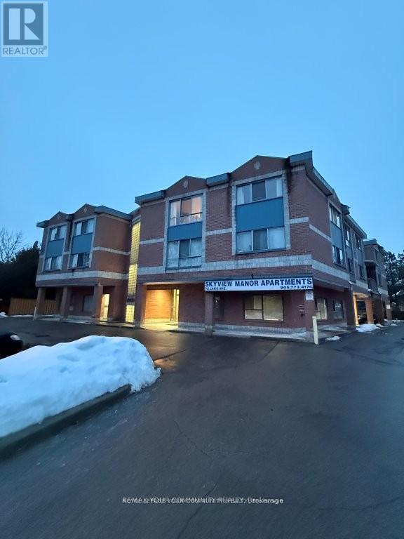 Apartment at 203 - 72 LAKE AVENUE, Richmond Hill (Oak Ridges Lake Wilcox)