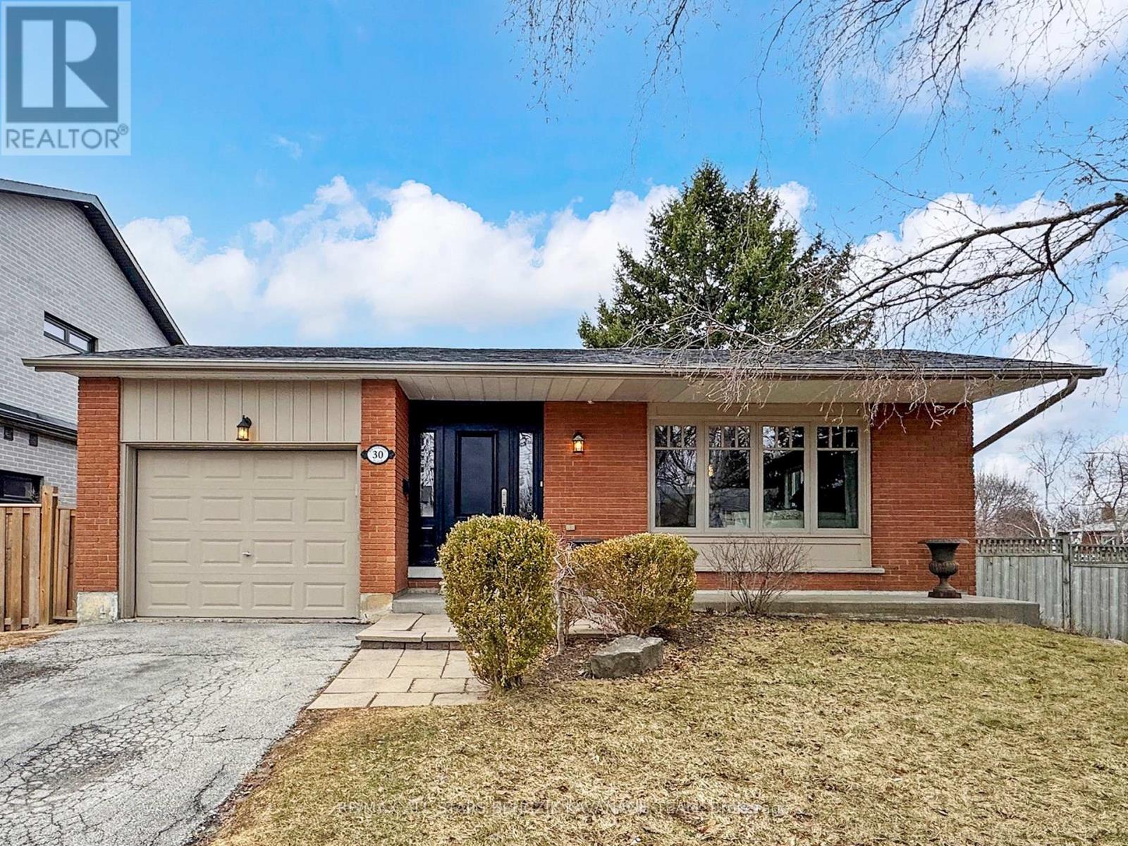Detached at 30 SIR CARADOC PLACE, Markham (Markham Village)