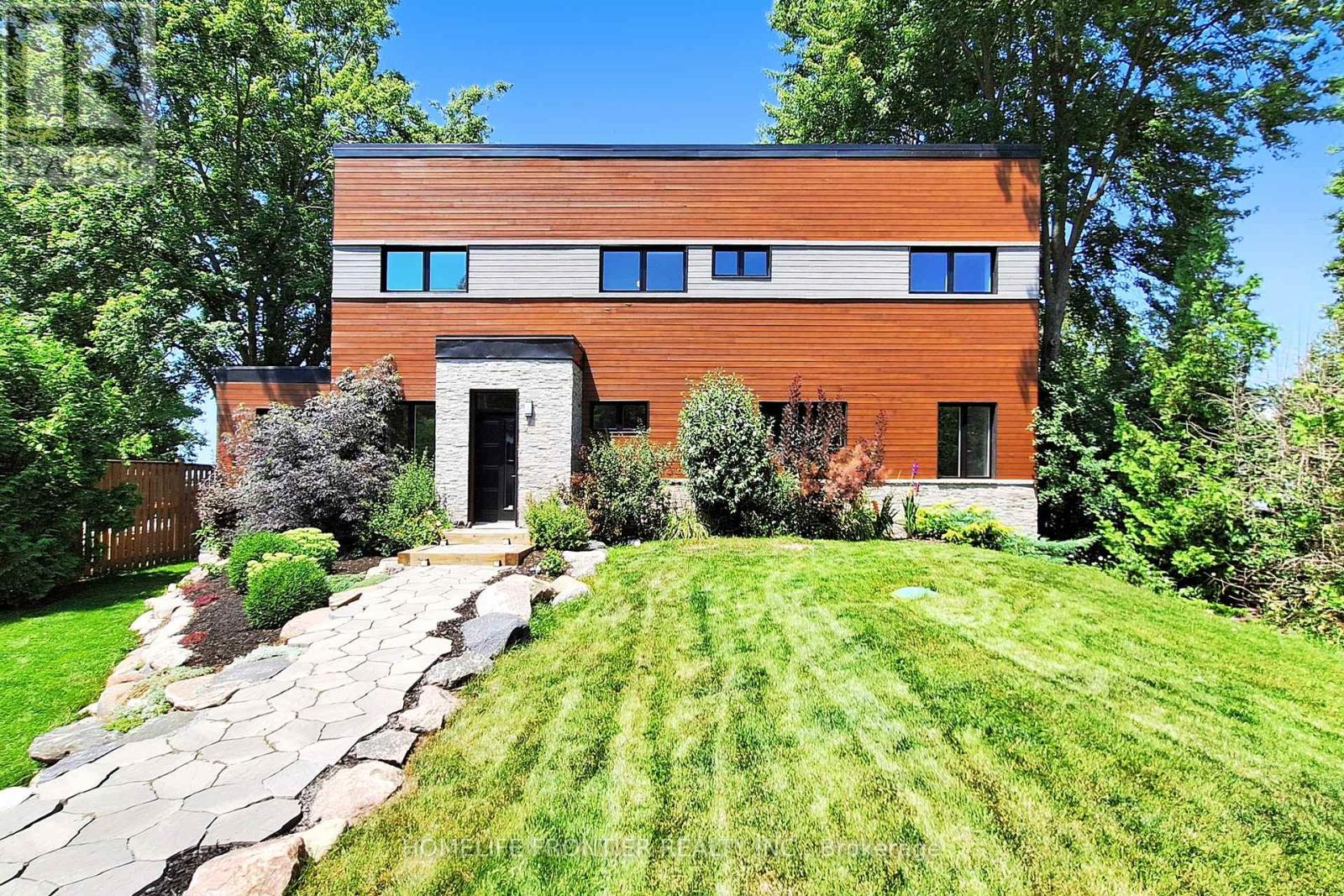 Detached at 44 IRVING DRIVE, Georgina (Pefferlaw)