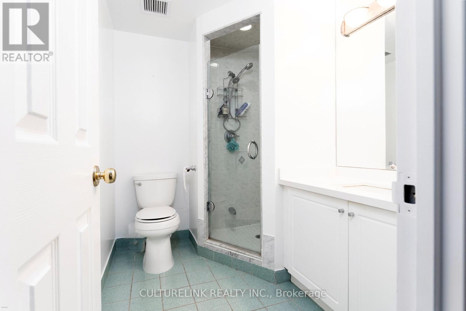 Apartment at PH6 - 135 POND DRIVE, Markham