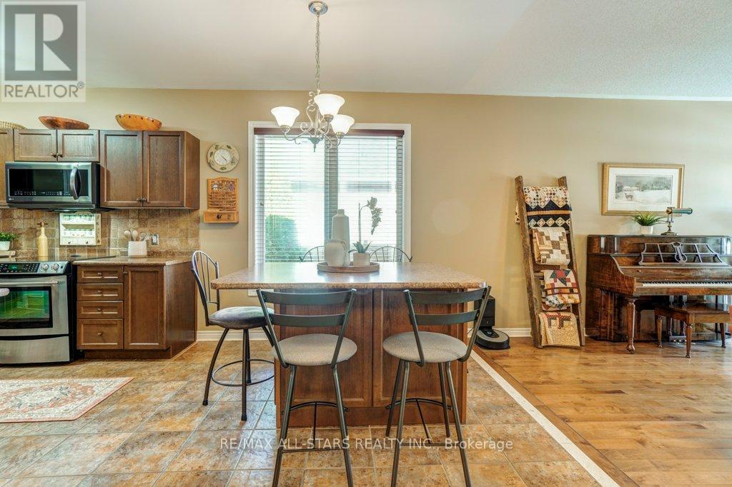 Detached at 32 OAKSIDE DRIVE, Uxbridge