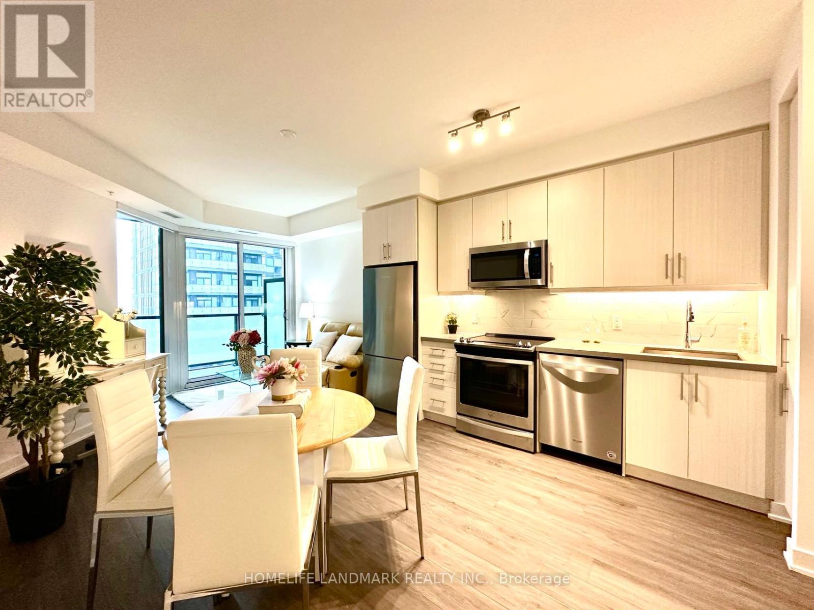Apartment at 813 - 85 ONEIDA CRESCENT, Richmond Hill
