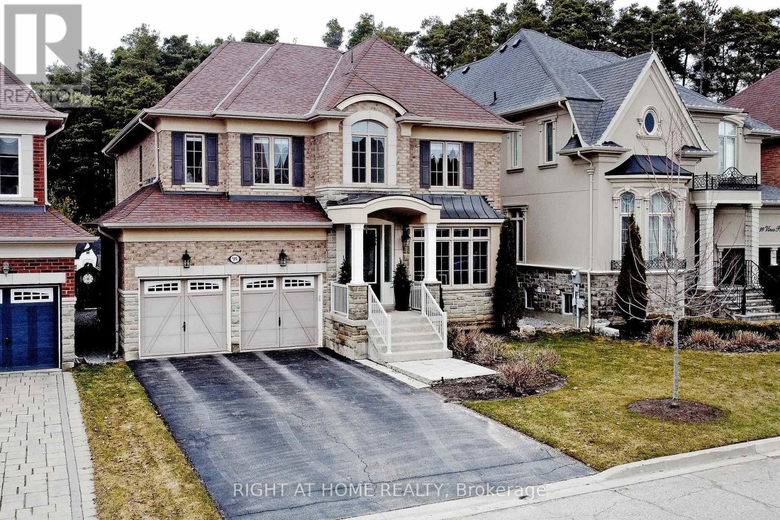 Detached at 95 VINES PLACE, Aurora (Bayview Southeast)